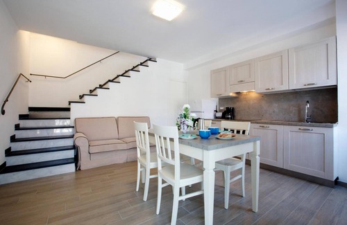 Deiva Marina Apartment | Apartment 'Pignola' with Mountain View, Wi-Fi and Air Conditioning
