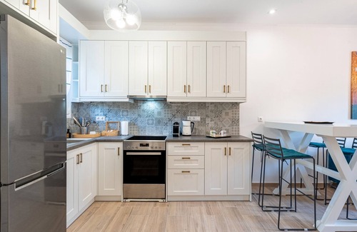 Notos Apartment | Apartment 'Poseidon Garden View' with Balcony, Wi-Fi and Air Conditioning