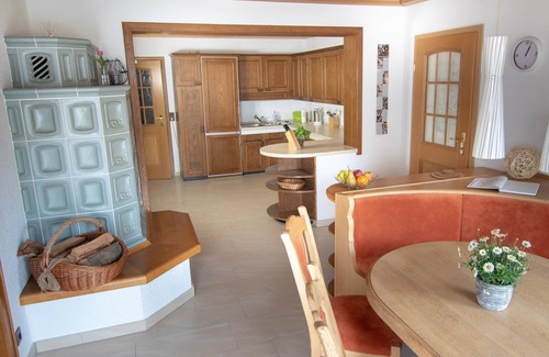 Schwarzenbruck Apartment | Apartment-Private Bathroom-Garden view