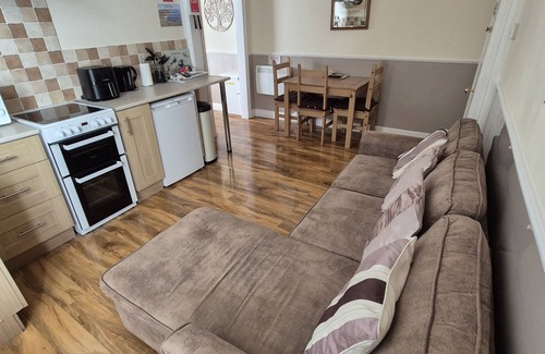 Torquay Apartment | Apartment-Private Bathroom-Flat 7