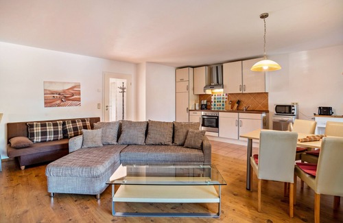 Ladebow Apartment | Apartment 'Reinhards' with Private Terrace, Private Garden and Wi-Fi