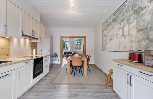 Holstenniendorf Apartment | Apartment 'Reit- Und Ferienhof Alte Dorfschule' with Private Terrace and Wi-Fi