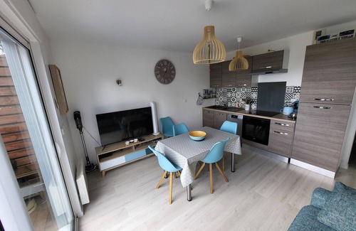 Chaveignes Apartment | Apartment 'Richelieu' with Balcony