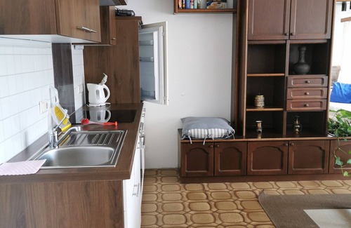 Schiefling am See Apartment | Apartment 'Right' with Shared Garden