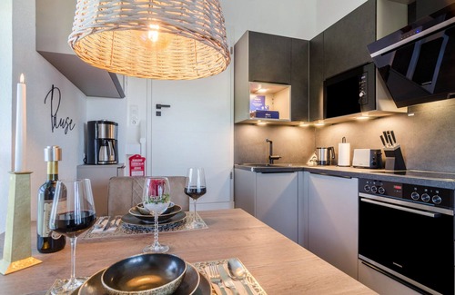 Burgweiler Apartment | Apartment "Romanas" with Private Terrace & Wi-Fi