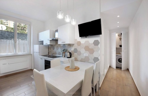 Varazze Apartment | Apartment "Rosa dei Venti - Centro Storico" close to the Sea with Wi-Fi