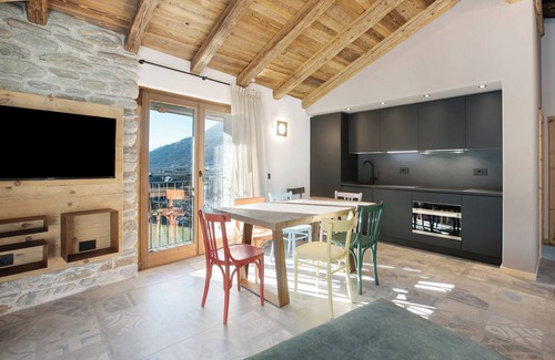 Mazzo di Valtellina Apartment | Apartment 'Samatè' with Mountain View, Private Terrace and Wi-Fi