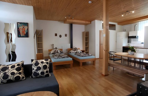 Waldstetten Apartment | Apartment 'Schmide' with Shared Terrace, Shared Garden and Wi-Fi