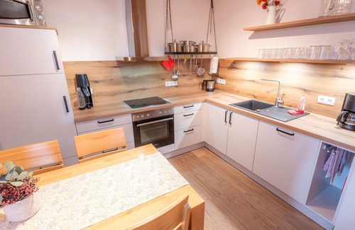 Helden Apartment | Apartment 'Schwalbennest' with Mountain View, Shared Terrace and Wi-Fi