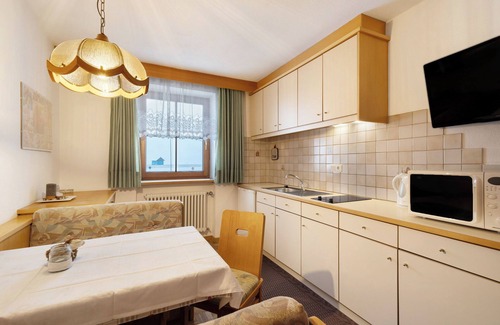 Valle San Silvestro Apartment | Apartment 'Sommer' with Mountain View, Shared Garden and Wi-Fi