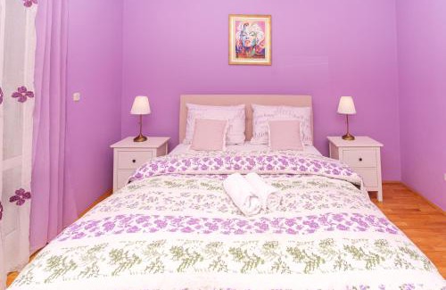 Split Apartment | Apartment Sophie’s place