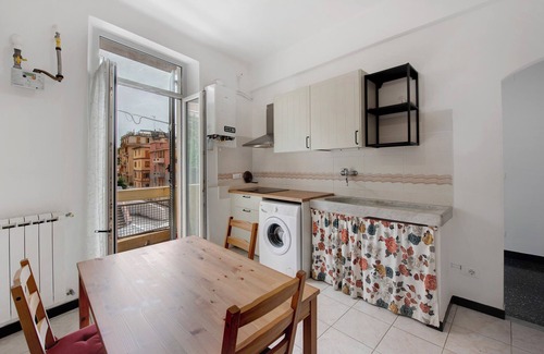 Pegli Apartment | Apartment 'Stanza Per 3 Persone' with Balcony and Wi-Fi