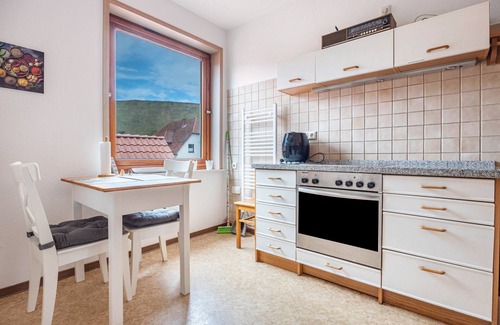 Region Hannover District Apartment | Apartment 'Storchenblick' with Balcony and Wi-Fi