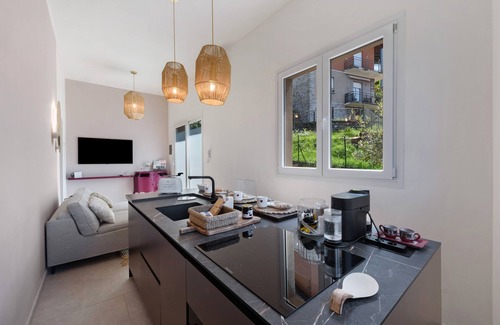 Como Apartment | Apartment 'Teresa Suite In Como' with Private Terrace, Wi-Fi and Air Conditioning