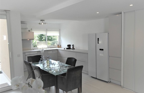 Vienne Apartment | Apartment 'Terrasse De Malissol' with Private Terrace, Private Garden and Wi-Fi