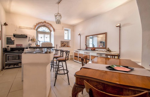 Chiaramonti Apartment | Apartment 'The Bar 2 Live In' with Wi-Fi