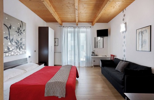 San Lazzaro House | Apartment 'The Main Street Camera Standard' with Mountain View and Wi-Fi
