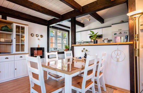 Ostersiel Apartment | Apartment 'To Huus Pellworm' with Private Terrace, Private Garden and Wi-Fi