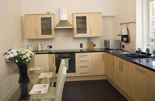 Central Aberdeen Apartment | Apartment To Suit All! Perfect Location With Easy Access To Centre Of Town