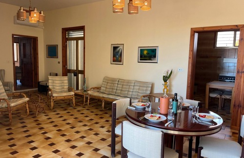 Lido Marini Apartment | Apartment 'Tre Acini' with Sea View, Wi-Fi and Air Conditioning