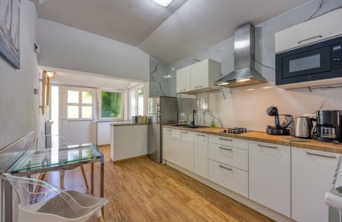 City Center Apartment | Apartment Valentina near a Beautiful Beach and City center