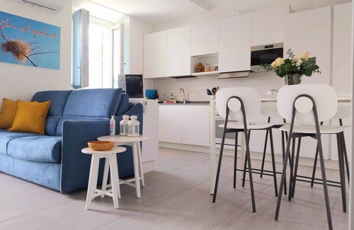 Calozzo Apartment | Apartment 'Vichi's Nest' with Lake View, Wi-Fi and Air Conditioning