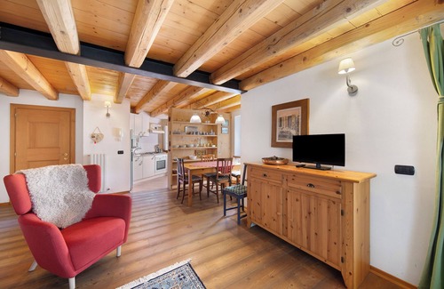 San Vito di Cadore Apartment | Apartment 'Villa Cleila Verde B' with Mountain View, Shared Garden and Balcony