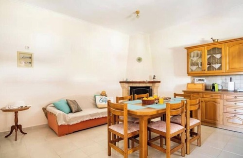 Petriti Apartment | Apartment 'Villa Dorita' with Sea View, Wi-Fi and Air Conditioning