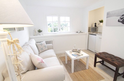 Clohars-Carnoet Apartment | Apartment 'Villa Prat Bras - T1 - Cosy' with Shared Garden and Wi-Fi
