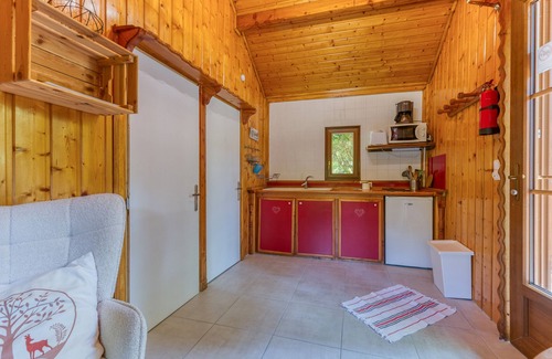 Vaulnaveys-le-Bas Apartment | Apartment 'Violette' with Mountain View, Wi-Fi and Air Conditioning