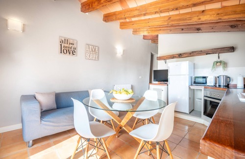 Establiments Apartment | Apartment 'Vista Montaña' with Mountain View, Shared Pool and Wi-Fi