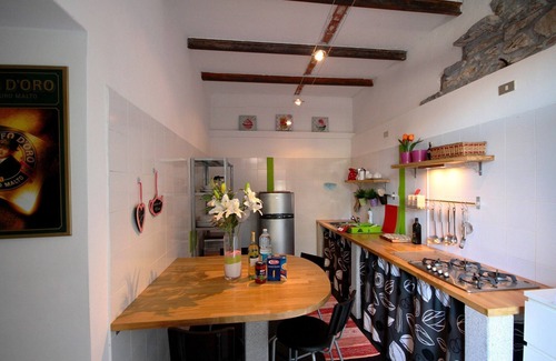 Viconago Apartment | Apartment with lake views, terrace and gym.