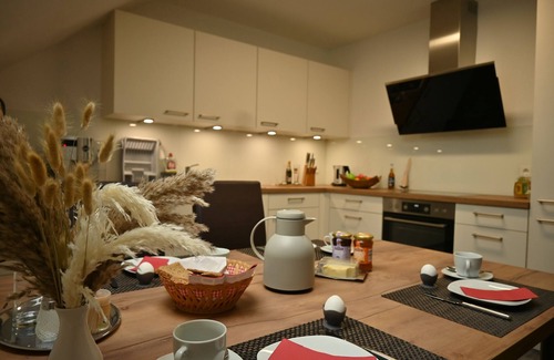 Haeusern Apartment | Apartment 'Waldblick' with Balcony and Wi-Fi