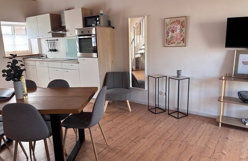 Heide Apartment | Apartment 'Wanderlust' with Private Terrace, Private Garden and Wi-Fi
