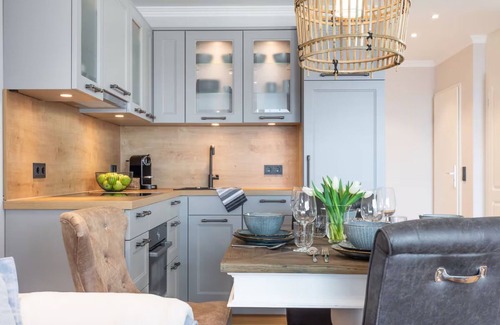 Drei Apartment | Apartment 'Wellness-Appartement Waterkant' with Sea View, Shared Garden and Wi-Fi
