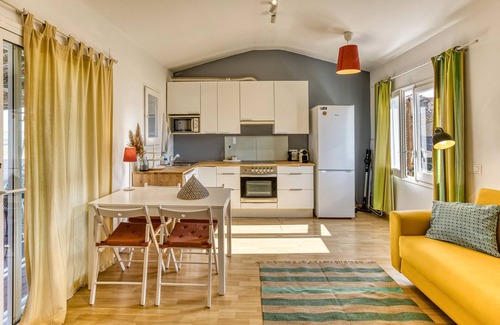 Bellcaire d'Emporda Apartment | Apartment with Views in Bellcaire