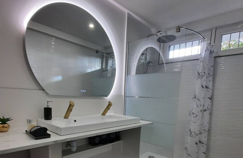Cournon-dʼAuvergne Apartment | Apartment with garden near zenith