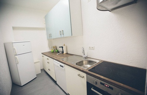 Schwarza Apartment | Apartment with 2 bedrooms, living room, bathtub, kitchen, wifi, Netflix, 1st fl