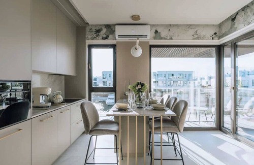 Orlinki Apartment | Apartment with a View of the Motława River