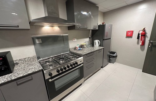 Al Ghubrah Ash Shamaliyyah Apartment | Apartment with modern amenities