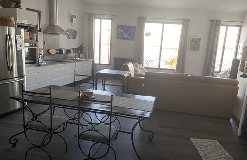 Bouzigues Apartment | Apartment with panoramic view of the Etang de Thau