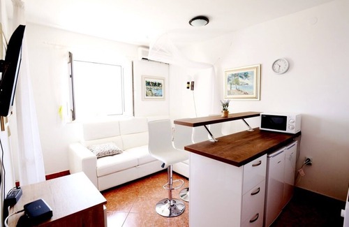 Businci Apartment | Apartment With sea View From the bed and Balcony! Trogir Near Split