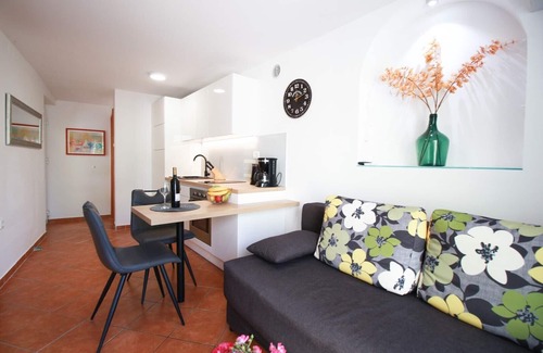 Porat Apartment | Apartment Zlendić very close to the sea