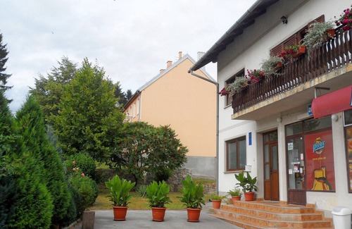 Rakovica Apartment | Apartments and rooms Anton, (15198), Rakovica, Croatia