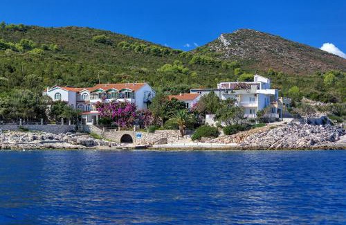 Pokrivenik Apartment | Apartments by the sea Cove Pokrivenik, Hvar - 14345