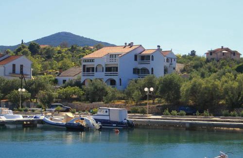 Lukoran Apartment | Apartments by the sea Lukoran (Ugljan) - 8397