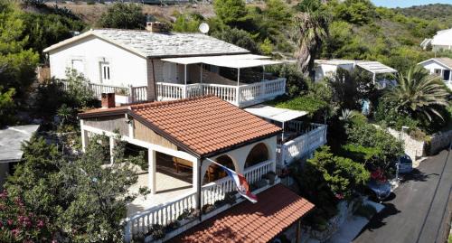Milna Apartment | Apartments by the sea Milna, Vis - 8917
