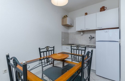 Mirce Apartment | Apartments Dvornik (44361-A2) - Mirca - island Brac