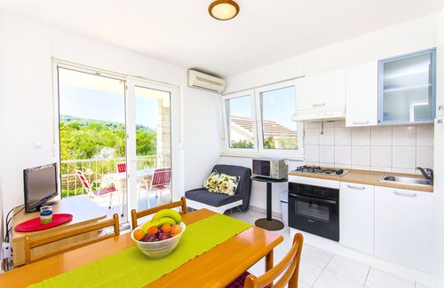 Necujam Apartment | Apartments Kažimir (45981-A2) - Necujam - island Solta