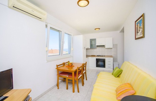 Necujam Apartment | Apartments Kažimir (45981-A4) - Necujam - island Solta